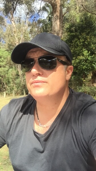 jason-kearney-songwriting-in-the-royal-national-park-nsw-sydney-australia