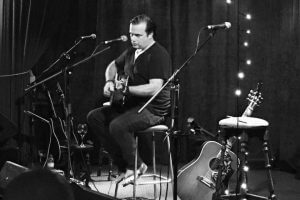 jason-kearney-on-stage-brass-monkey-cronulla-sutherland-shire-sydney-australia-singer-songwriter-re-size